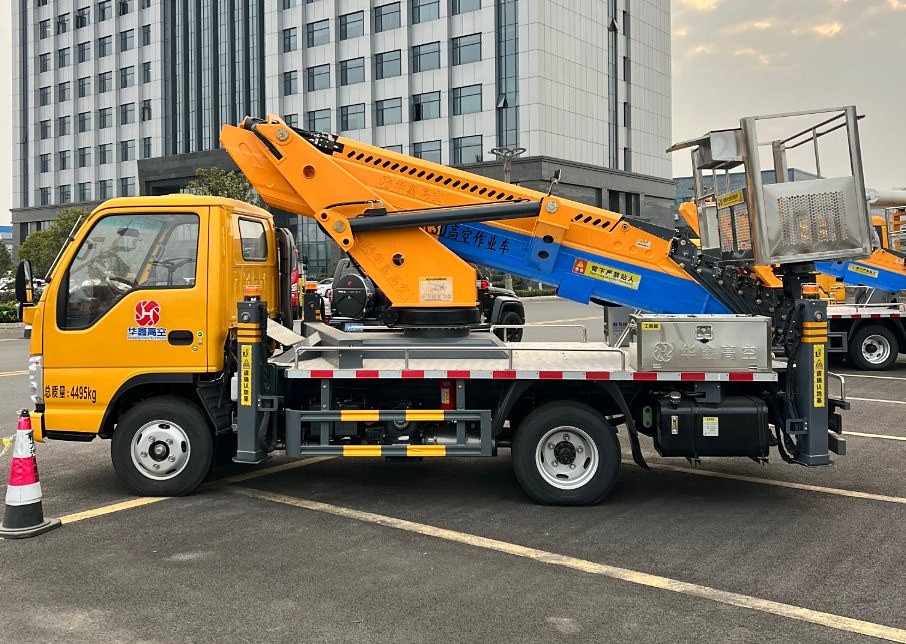 庆铃 4.5 吨高空作业车