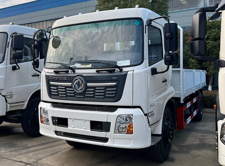 东风 18 吨栏板货车