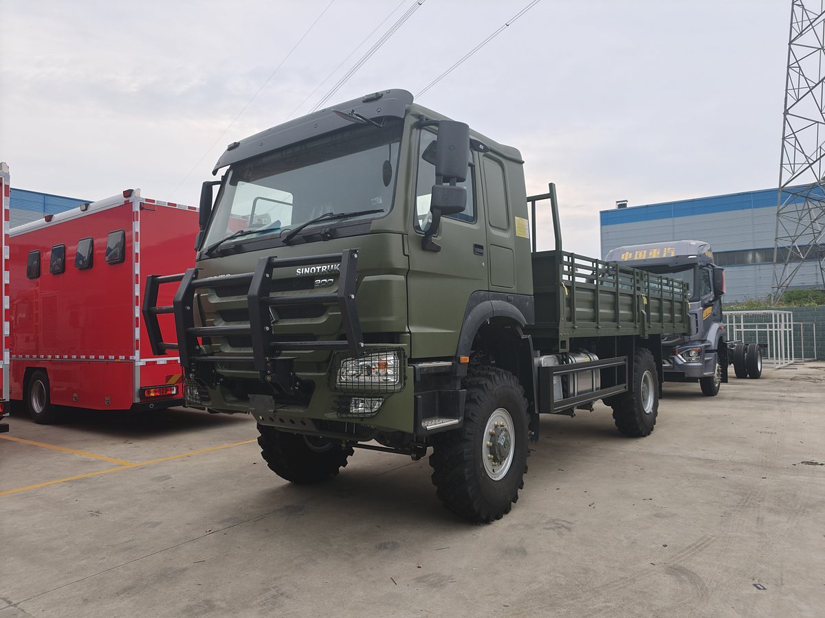 豪沃 12.5 吨栏板货车